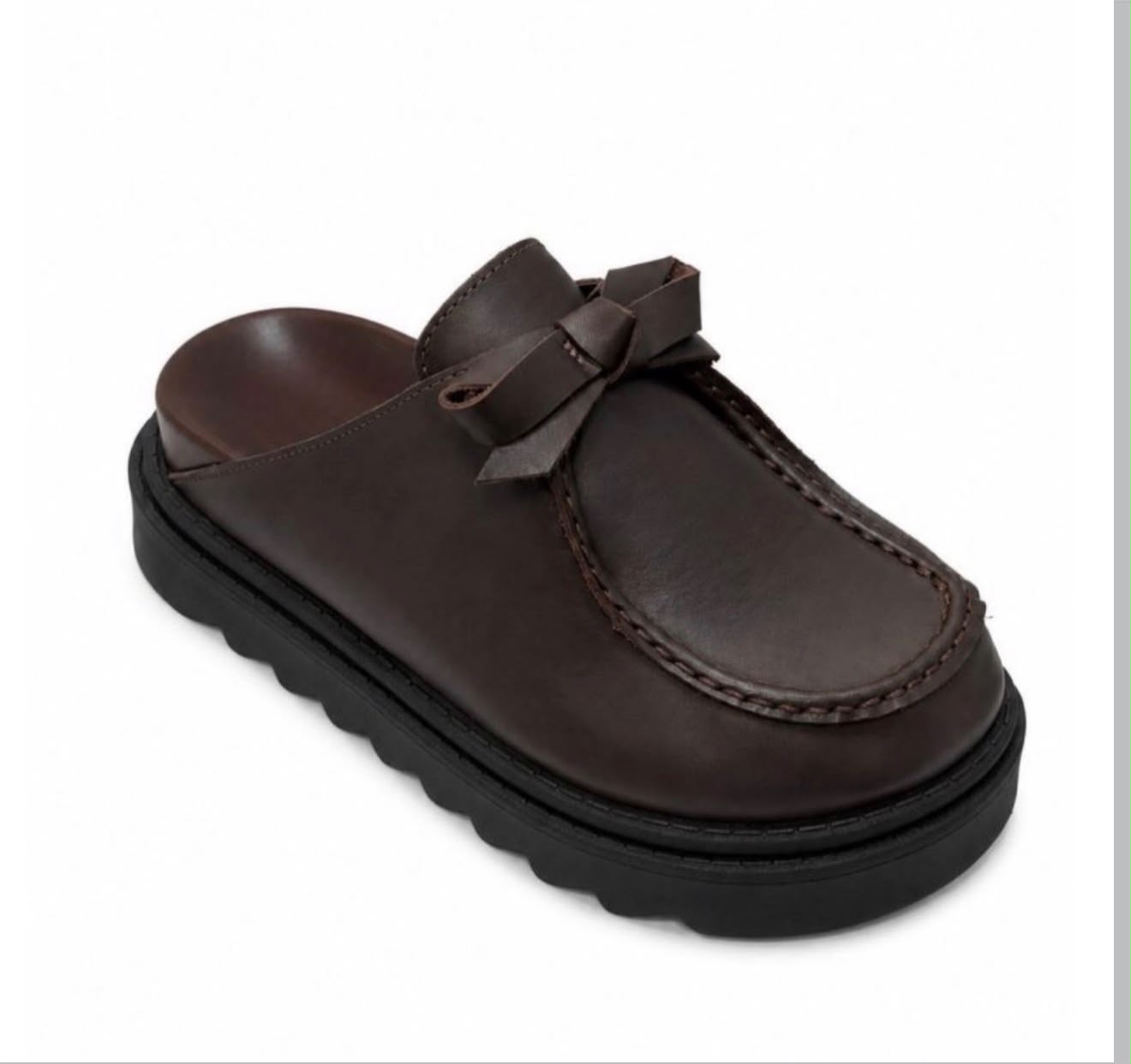 Clog Laço Cacau — Clog em couro com laço